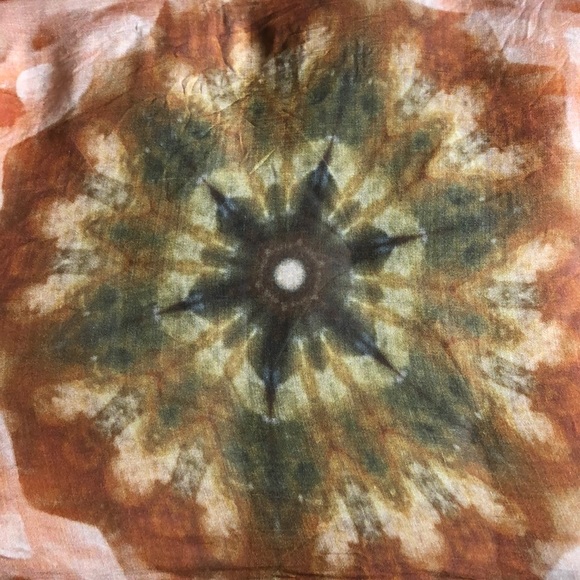 Beautiful scarf!! - Picture 3 of 5